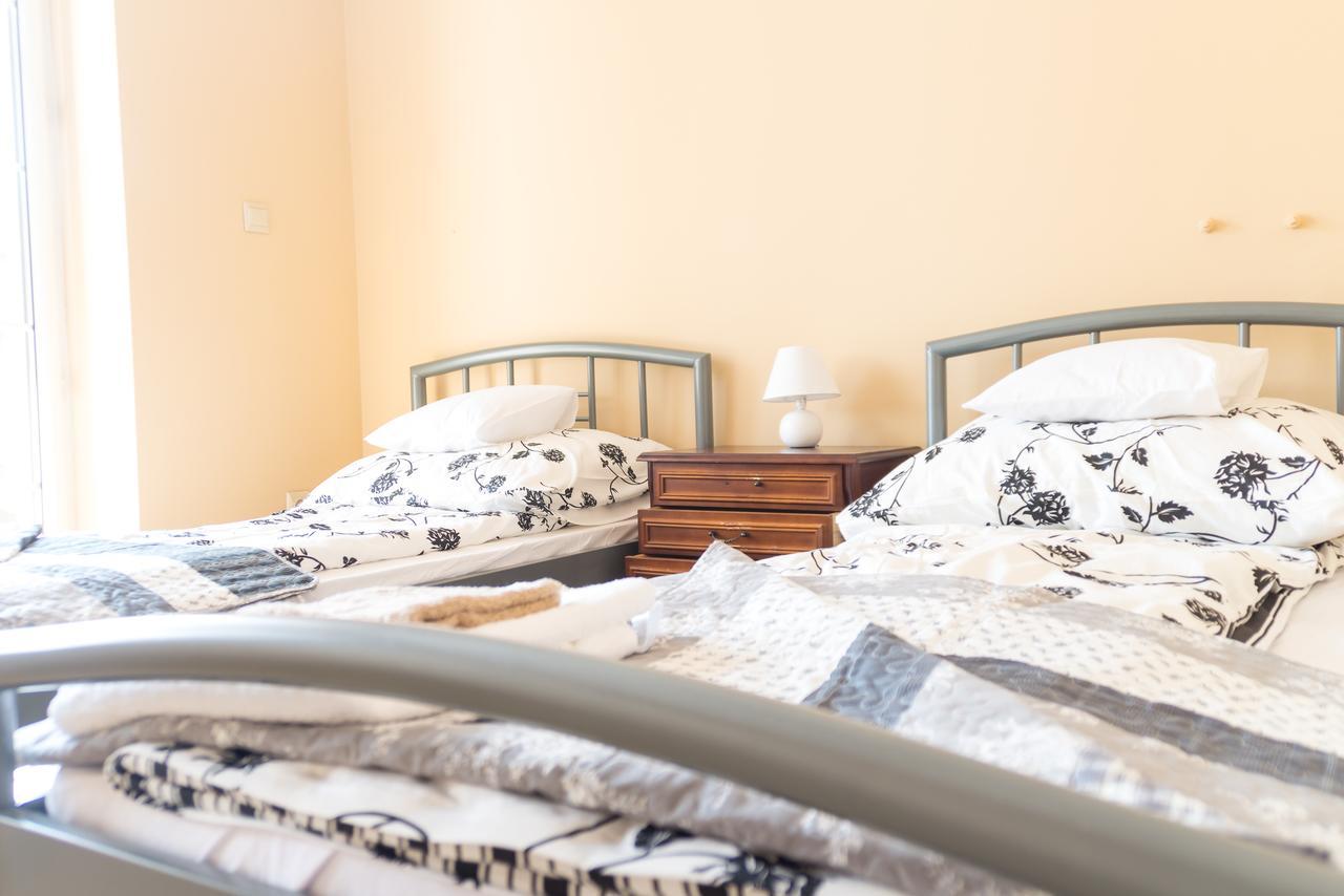 Magic Garden Hostel Калиш Экстерьер фото