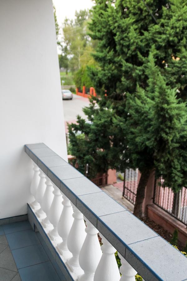 Magic Garden Hostel Калиш Экстерьер фото