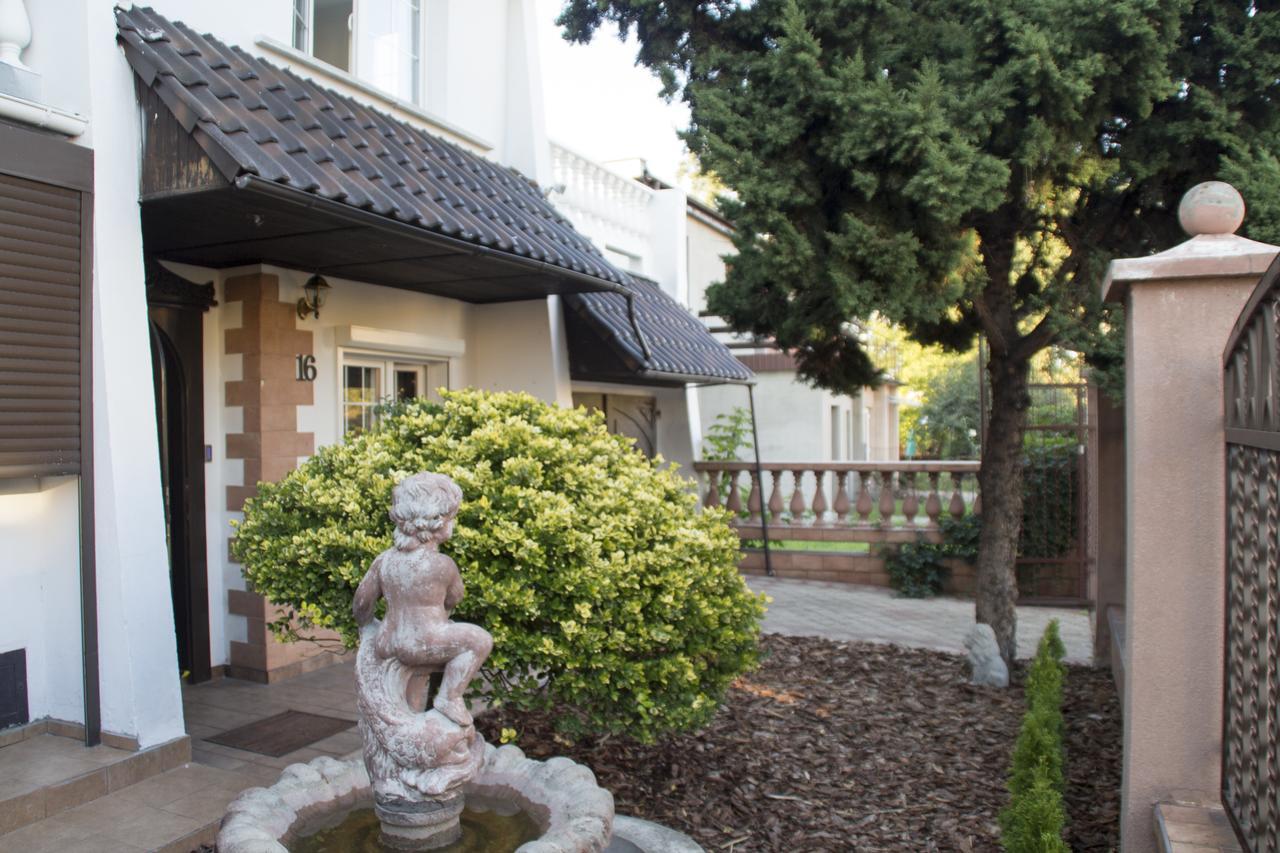 Magic Garden Hostel Калиш Экстерьер фото