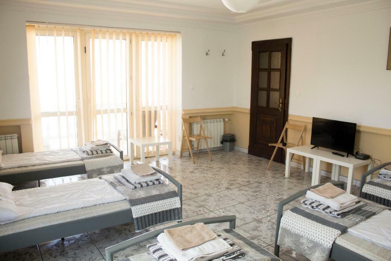 Magic Garden Hostel Калиш Экстерьер фото