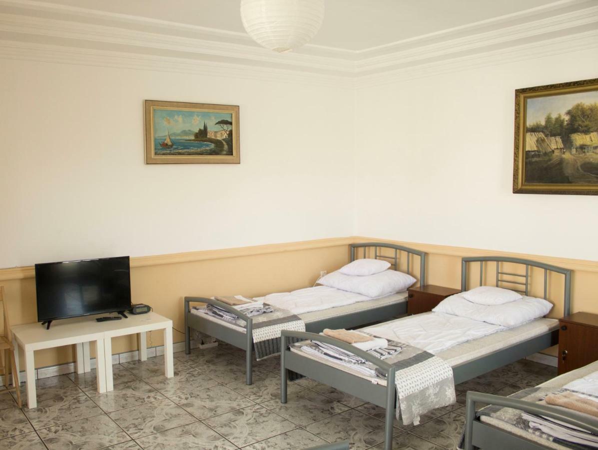 Magic Garden Hostel Калиш Экстерьер фото
